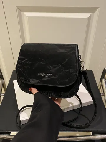 Damen Fashion Trend Geknitterte PU Leder Umhängetasche Vintage Flap Crossbody Tasche Minimalistische Satteltasche Für Alltag