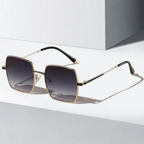 Vintage Square Frame Metal Sunglasses UV400 Fashion Large Frame Gradient Lens Trendy Eyewear For Men Women Outdoor Daily