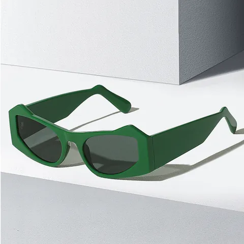 Occhiali da Sole Geometrici Occhio di Gatto per Uomo Donna Montatura in PC Spessa Lenti AC Protezione UV400 Streetwear Avanguardia