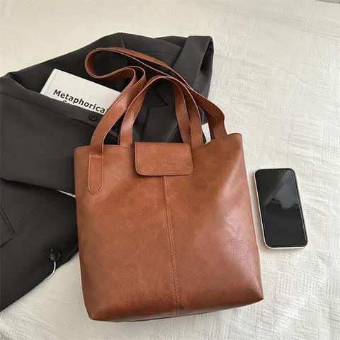 Grote Capaciteit Vintage PU Leren Tote Bag Voor Dames Minimalistische Stiksels Emmer Schoudertas Met Pluche Beer Hanger