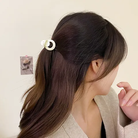 Mini Round Hair Claw Clips Glitter Pearlescent Plastic Resin Small Hair Accessories For Women Girls Daily Styling Tools