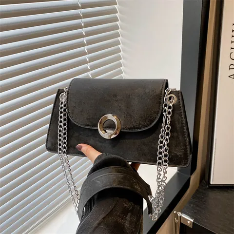 Sac Carré en Cuir PU Rétro pour Femmes avec Bandoulière Chaîne Argentée Sac à Épaule Bandoulière Sous les Aisselles Sac à Main Streetwear Décontracté