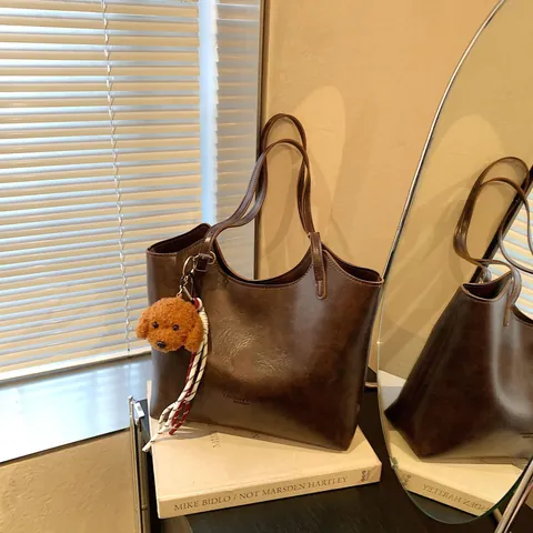 Women Retro PU Leather Large Capacity Tote Bag Vintage Fashion Shoulder Bag Underarm Commuting Work Bag With Plush Teddy Charm