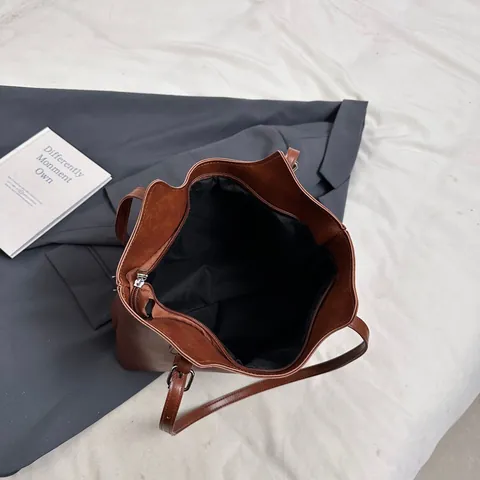 Women Retro PU Leather Large Capacity Tote Bag Vintage Fashion Shoulder Bag Underarm Commuting Work Bag With Plush Teddy Charm