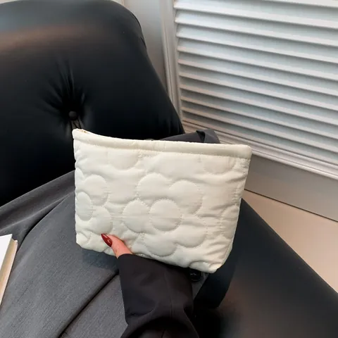 Women Quilted Floral Clutch Bag Fashion Minimalist Cotton Padded Makeup Storage Handbag Daily Casual Organizer Bag