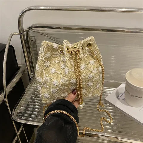 Bolso Bombonera de Paja para Mujer Bordado Margaritas Correa de Cadena de Metal Moda Perla Artificial Cordón Bolso de Hombro para Vacaciones de Verano