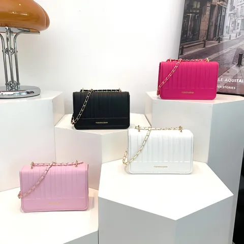 Women's PU Leather Vertical Quilted Shoulder Bag Gold Chain Strap Solid Color Small Square Crossbody Bag For Daily Fashion Handbag