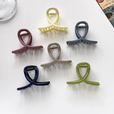 Women Elegant Glitter Resin Hair Claw Clip Versatile Twisted Shark Clip Fashion Hair Grip For Daily Bun Styling Accessories