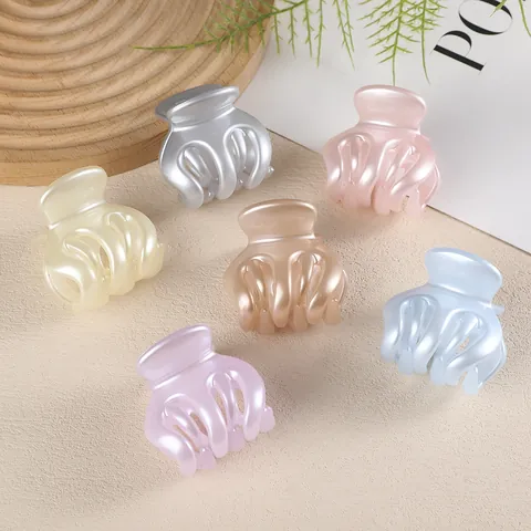 Elegant Pearlescent Resin Hair Claw Clip For Women Simple Solid Color Small Ponytail Holder Fashion Hair Accessories