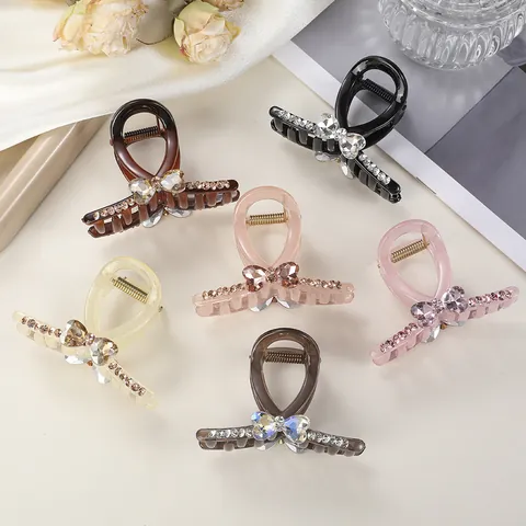 Elegant Jelly Acrylic Heart Rhinestone Hair Claw Clip For Women Fashion Bow Shark Clip Strong Grip Daily Hair Accessories 7cm