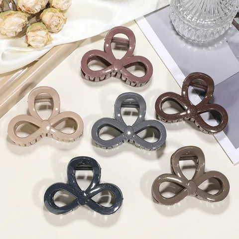 Elegant Acrylic Hollow Clover Bow Hair Claw Clip With Glitter Large 8cm Shark Clip For Women Hair Styling Accessories