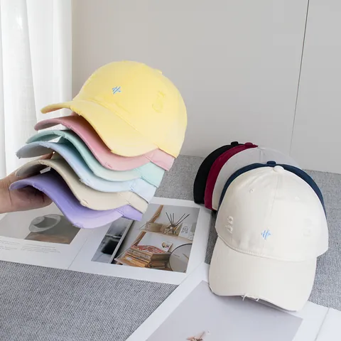 Berretto da Baseball in Cotone Vintage Distressed da Donna Lettera Ricamata Ripped Regolabile Soft Top Lavato Cappello da Sole Streetwear