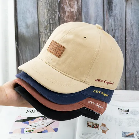Casquette de Baseball Rétro en Coton à Bord Court Avec Étiquette en Cuir Broderie de Lettres Chapeau de Soleil Réglable pour Hommes Femmes