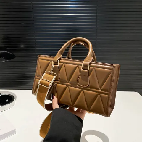 Sac à Épaule Femme Matelassé Triangulaire en Cuir PU Vintage Sac à Main Avec Large Bandoulière Réglable Grande Capacité Sac Bandoulière