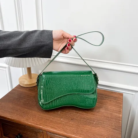 Bolso de Hombro Sobaco de Cuero PU con Patrón de Cocodrilo Vintage para Mujer Bolso Minimalista Urbano con Fondo Curvo Cierre Magnético