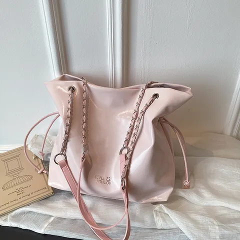 Borsa Tote da Donna Grande Capacità in Pelle PU Verniciata con Coulisse Catena Borsa a Spalla Casual Elegante Pendolare