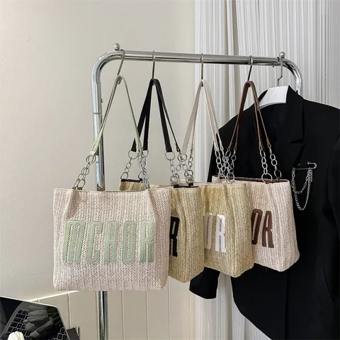 Trendige Stroh Gewebte Tote Bag Damen Große Kapazität Minimalistische Sommer Strand Eimertasche Mit Buchstaben Patch Kette