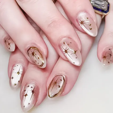 Luxus Champagnergold Katzenauge Künstliche Fingernägel Zum Aufkleben Mit Metallischen Sternendesigns Glänzende Mandelförmige Falsche Nägel Für Damen