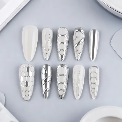 Metallisches Silber Lange Stiletto Aufdrücknägel Netzstreifen 3D Flüssigmetall Weißes Muster Damen Künstliche Nägel Maniküre