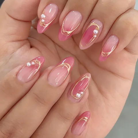 Unghie Finte a Pressione Sfumate Rosa Blush Bordi Dorati Decorazioni con Künstliche Perle Forma a Mandorla per Donna Manicure Elegante