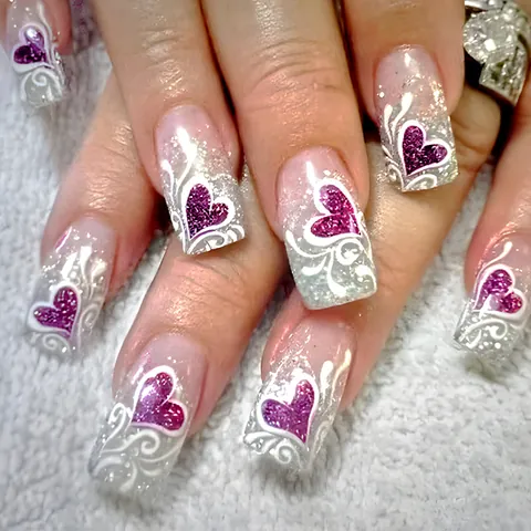 Mittellange Glänzende Lila Herz Kunstnägel Zum Aufdrücken Mit Weißem Wellenmuster Und Silbernem Glitzer Für Damen Zum Valentinstag