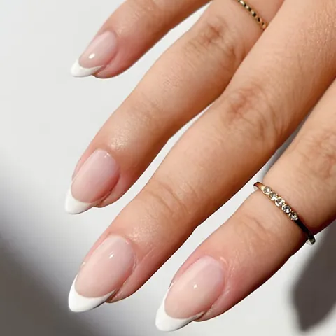 Faux Ongles Français Forme Amande Brillants Simples Rose Blanc Faux Ongles pour Femmes Manucure Mode Quotidienne Pointes D'ongles