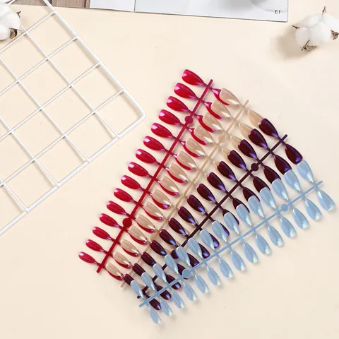 Glänzende Galvanisierte Nagel-Tips Mandelform Falsche Nägel Einfaches Metallic-Spiegel-Finish Tägliche Maniküre Für Damen Schmuck