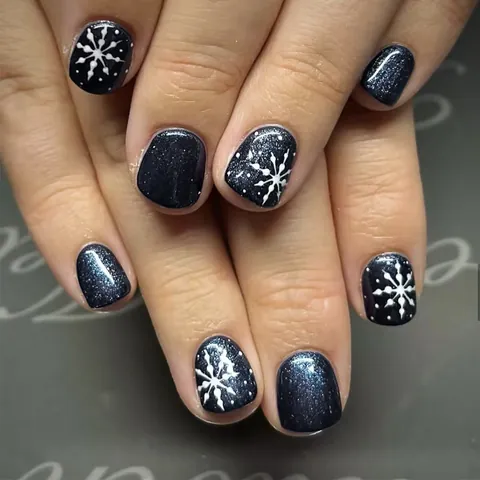 Unghie Finte Natalizie Blu Scuro Glitter Con Motivo Fiocco Di Neve Bianco Quadrato Corto Unghie Artificiali Per Donna