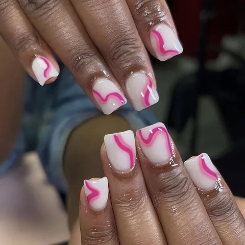 Unghie Finte a Pressione Corte Quadrato Rotondo Minimaliste Francesi Base Bianco Latte Linee Ondulate Rosa Fucsia Lucide Riutilizzabili