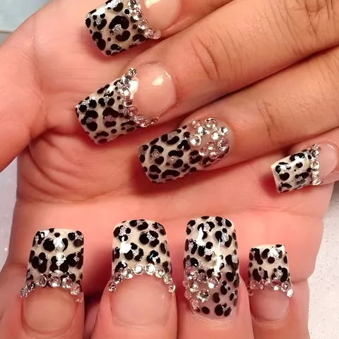 Kurze Quadratische Leopard Print Künstliche Fingernägel Mit Silber Strass Und Glitzer Süß Cool Französischer Stil Nägel