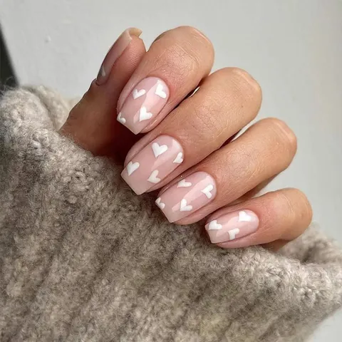 Glossy Nude Pink Short Square Press On Nails White Heart Pattern Minimalist Reusable Artificial Fake Nails For Women