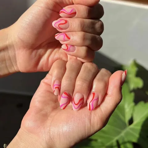 Unghie Finte Ovali Lucide Motivo a Onde Rosa Nude Set per Donna Decorazione Artistica Manicure alla Moda Quotidiana