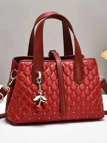 Elegante Gesteppte Raute PU Leder Handtasche Für Damen Große Kapazität Schulter Umhängetasche Mit Kirsch Anhänger Strass Hochzeit Pendeltasche