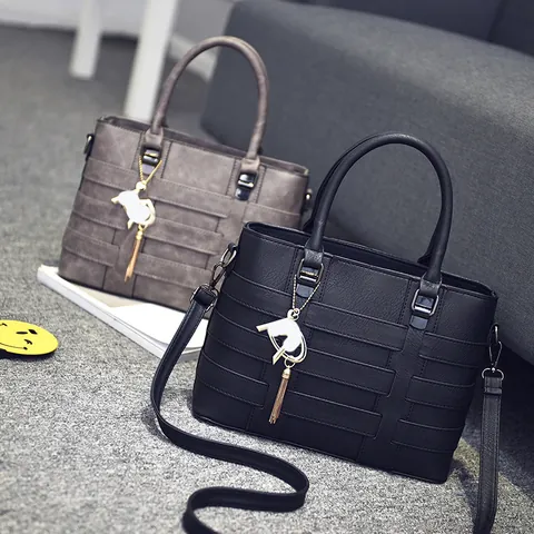 Damen Retro Geflochtene PU Leder Tote Bag Mit Quasten Anhänger Verstellbarer Schultergurt Große Kapazität Mode Lässige Handtasche