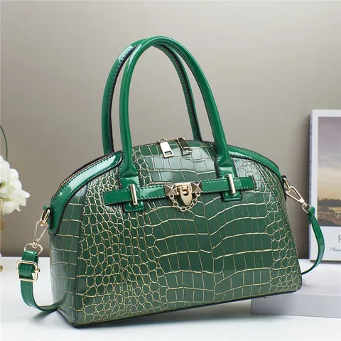 Sac à Main en Cuir PU Motif Crocodile pour Femme Élégant Matériel Doré Sac à Bandoulière Forme Coquille Grande Capacité