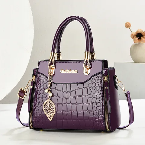 Sac à Main Femme en Cuir PU Gaufré Crocodile Sac de Mode Grande Capacité Sac à Bandoulière Avec Pendentif Feuille