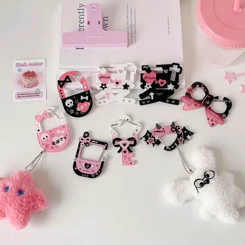 Colgante para Bolso Sweet Cool de Acrílico Corazón Lazo Llavero Estilo Gótico Para Mujeres Adolescentes Decoración
