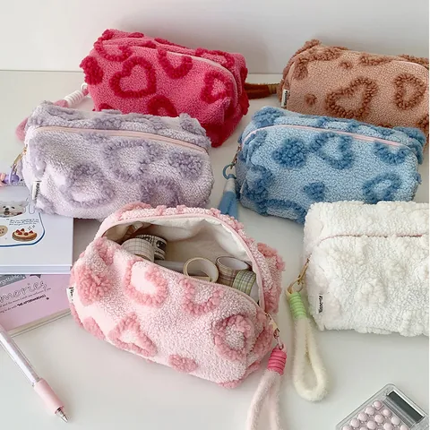 Astuccio in Peluche di Lana di Agnello a Grande Capacità Con Motivo a Cuore 3D Borsa per Trucco Portatile Organizer per Cancelleria