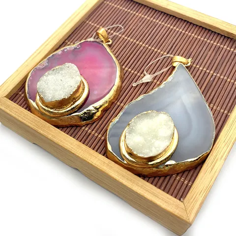Unregelmäßiger Naturachat-Scheiben-Druzy-Anhänger Nur Ohne Kette Galvanisierter Goldrand Weißer Kristallcluster DIY-Schmuck