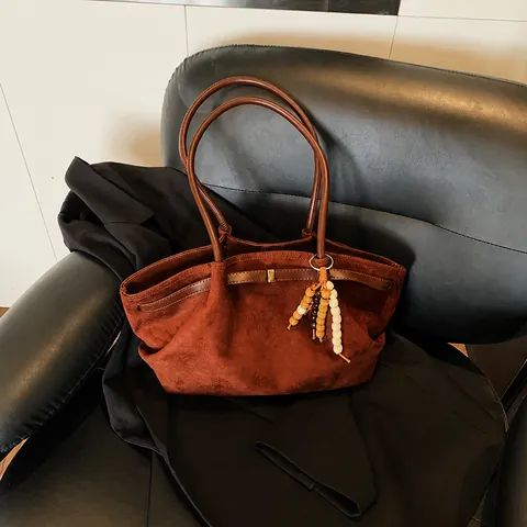 Sac Fourre-tout Rétro Imprimé Léopard pour Femmes Imitation Daim Cuir PU Grande Capacité Sac à Bandoulière Avec Gland de Perles en Bois Style Coréen