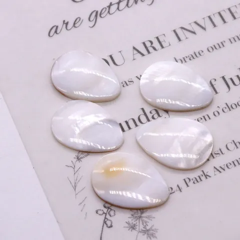 Künstliche Perles en Coquille de Nacre Naturelle d'Eau Douce Forme de Goutte Cabochon Blanc pour Accessoires de Création Bijoux DIY