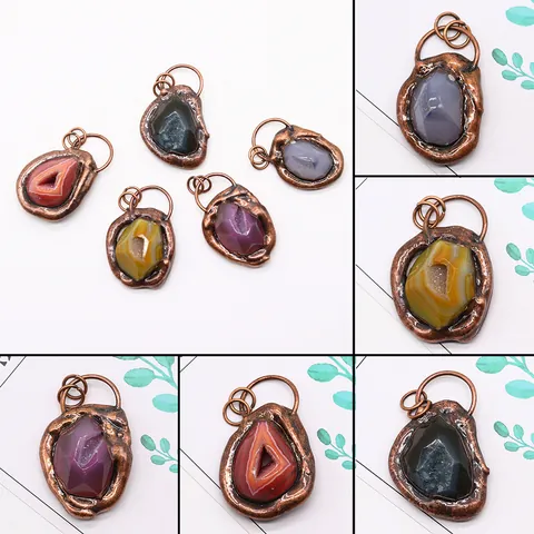 Natural Stone Irregular Agate Geode Pendant With Red Copper Electroplated Edge Vintage Bohemian Striped Druzy Gemstone Pendant For DIY Jewelry Making Necklaces Women