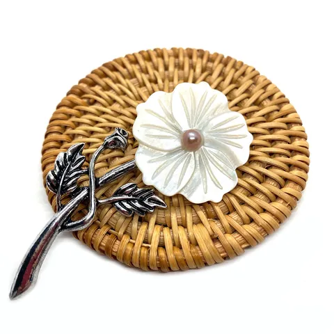 Retro Alloy Flower Brooch With Natural Sea Shell Petals Pearl Vintage Silver Plated Floral Pins For Wedding Women Jewelry