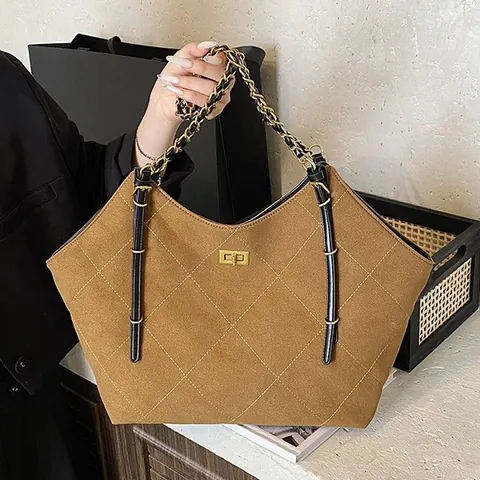 Women's Large Capacity Quilted Tote Bag Suede PU Leather Vintage Shoulder Crossbody Bag With Metallic Chain Strap Daily Carry