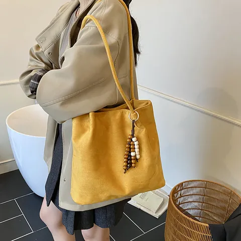 Vintage Faux Suede Tote Bag For Women Large Capacity Shoulder Bag With Wooden Bead Tassel Retro Commuter Casual Handbag