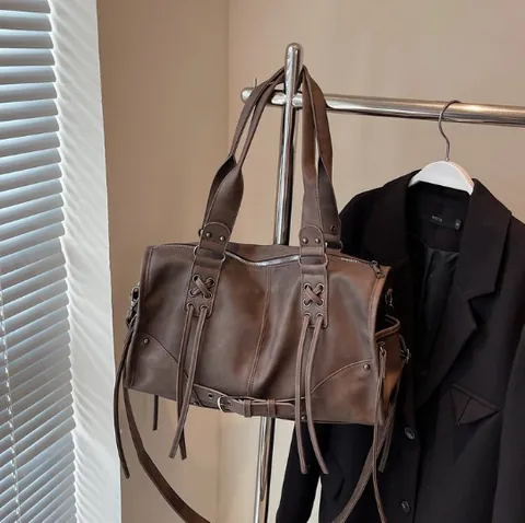 Retro Women PU Leather Motorcycle Tote Bag Large Capacity Shoulder Bag With Tassels Rivets For Commuting Daily Fashion