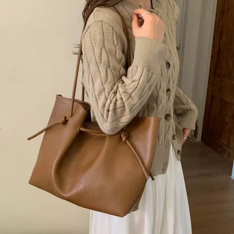 Sac Cabas Femme en Cuir PU Minimaliste Grande Capacité Vintage avec Cordon de Serrage Sac à Épaule Main Décontracté avec Pochette Intérieure