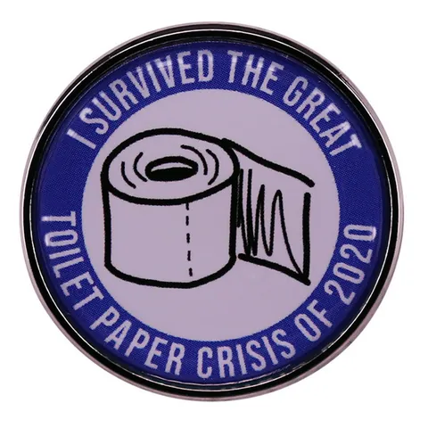 Umoristica Spilla Smaltata I Survived The Great Toilet Paper Crisis Of 2020 Distintivo Metallo per Borse Giacche Accessori