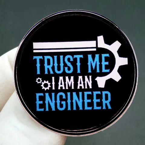 Lustige Trust Me I Am An Engineer Emaille Brosche Pin Metalllegierung Rund Zahnrad Abzeichen Für Kleidung Tasche Hut Schmuck Geschenk