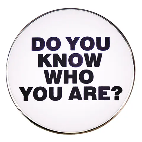 Do You Know Who You Are Metalen Emaille Pin Ronde Badge Belettering Muziek Geïnspireerde Mode Sieraden Broche Voor Kleding Tassen